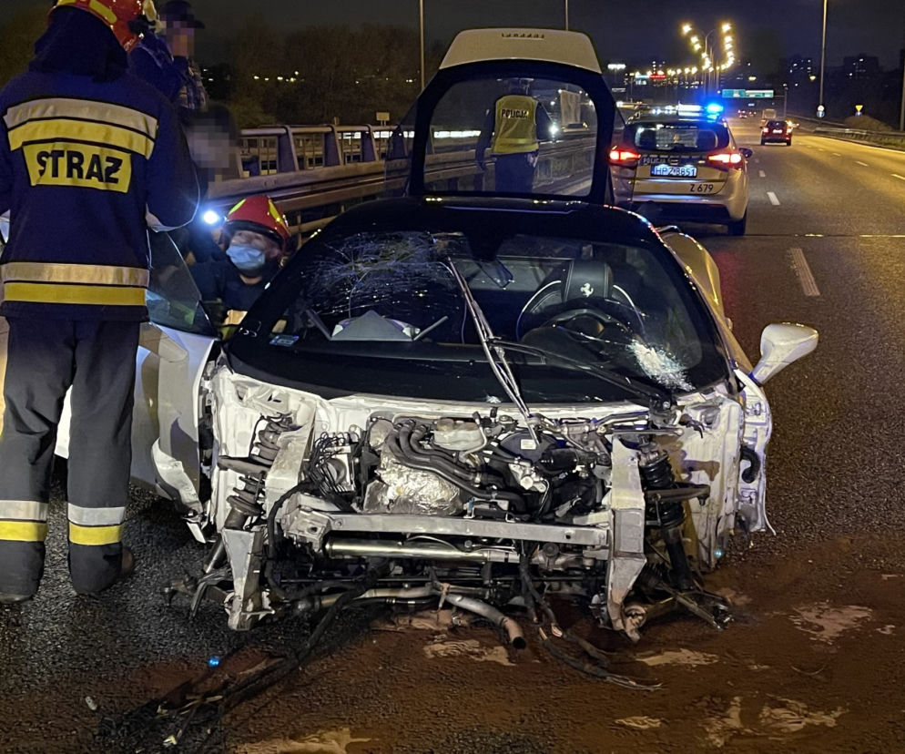 Ferrari 458 Italia rozbite na Trasie Siekierkowskiej