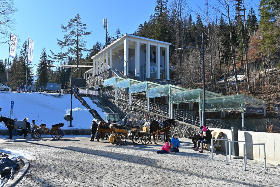 Zakopane. Centrum przesiadkowe w Kuźnicach. Słynna "patelnia"