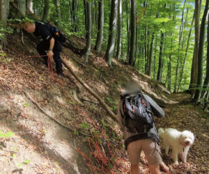 Turystka zawisła nad urwiskiem Jeziora Solińskiego. Dramatyczna akcja