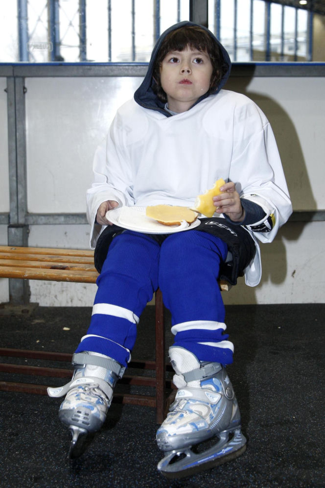 Mateusz Pawłowski jest dziś nie do poznania. Tak zmienił się Kacperek z serialu "Rodzinka.pl"