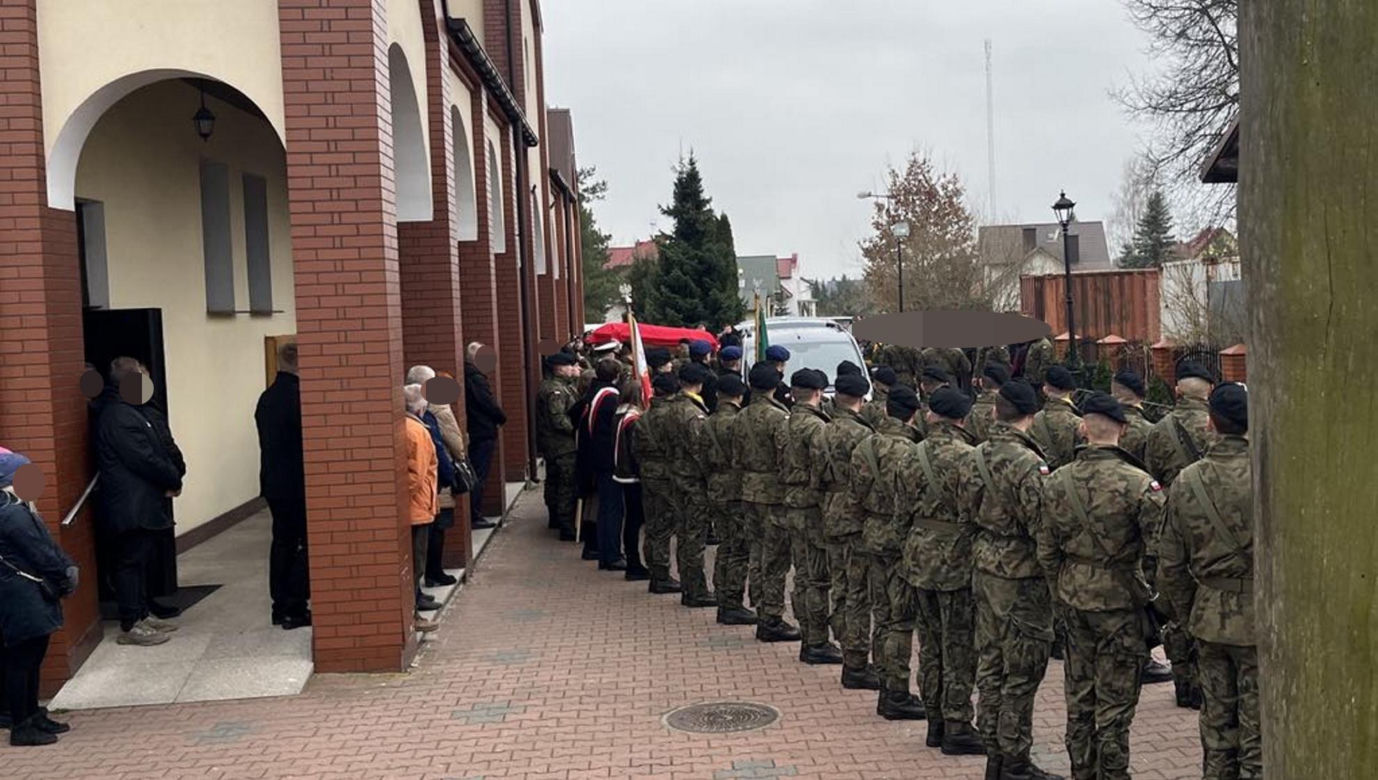 Terespol. Pogrzeb tragicznie zmarłego żołnierza. 28-letniego Mateusza żegnają rodzina i przyjaciele