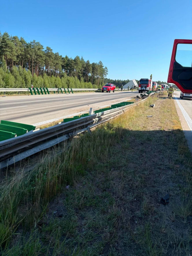 Tragiczny wypadek na A4. Ciężarówka wypadła z autostrady, kierowca nie żyje