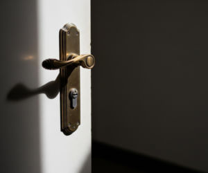 Włamanie do salonu z włosami w Wilanowie. Co planował zrobić ze skradzionym towarem?