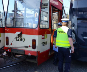 Gdańsk: Zderzenie tramwaju z autokarem! [ZOBACZ ZDJĘCIA]