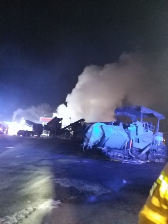 Nowa Biała. Gigantyczny pożar w składzie budowlanym. Prawie 100 strażaków walczyło z ogniem