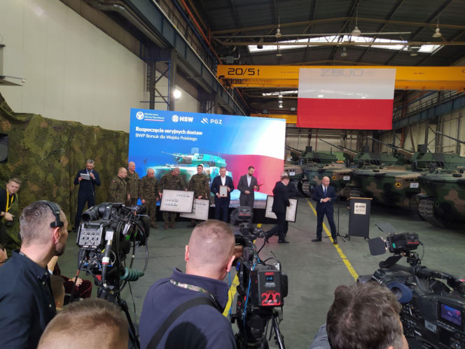 Pierwsze Borsuki wreszcie w wojsku. Szef MON: "111 Borsuków to nie jest nasze ostatnie słowo"