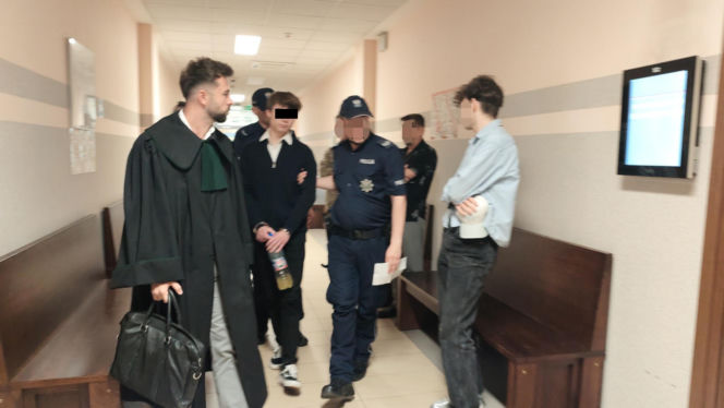 Jechał pod wpływem alkoholu, rozbił mercedesa o słup. 18-letnia Ania zginęła na miejscu