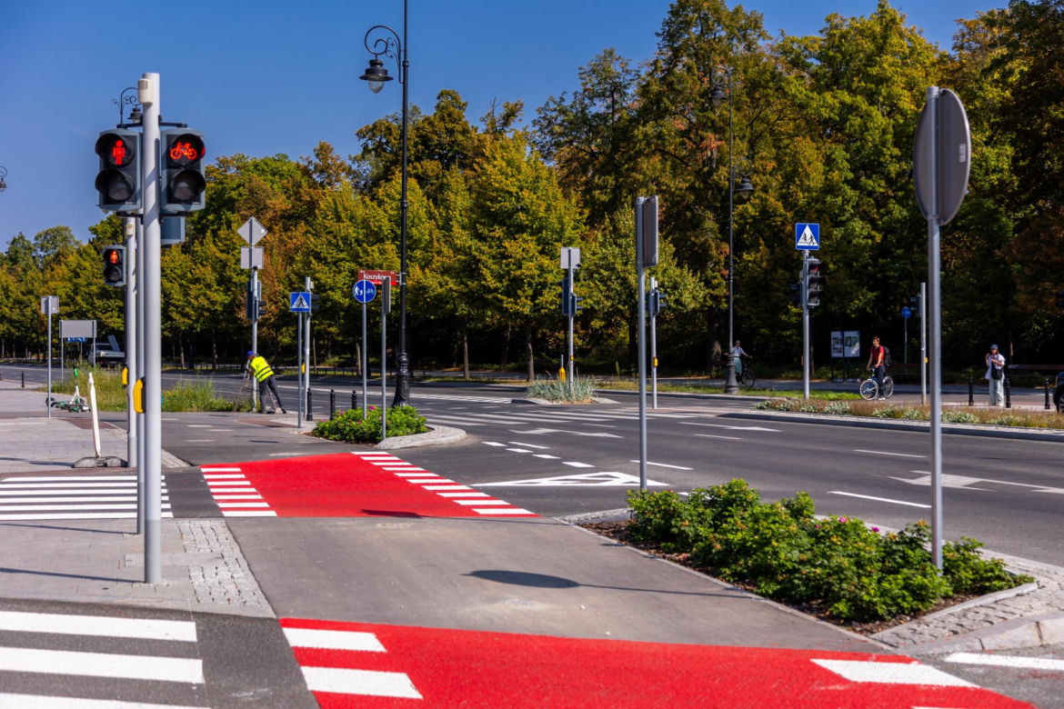 Efekty remontu pl. Na Rozdrożu w Warszawie
