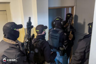 Międzynarodowy gang terroryzował dewelopera