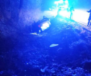 TAJEMNICZY wypadek w Kadczy. Pusty samochód znaleziony w przydrożnym rowie