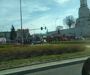 Wypadek w centrum Białegostoku. Autobus zderzył się z osobówką. Ogromne utrudnienia w ruchu