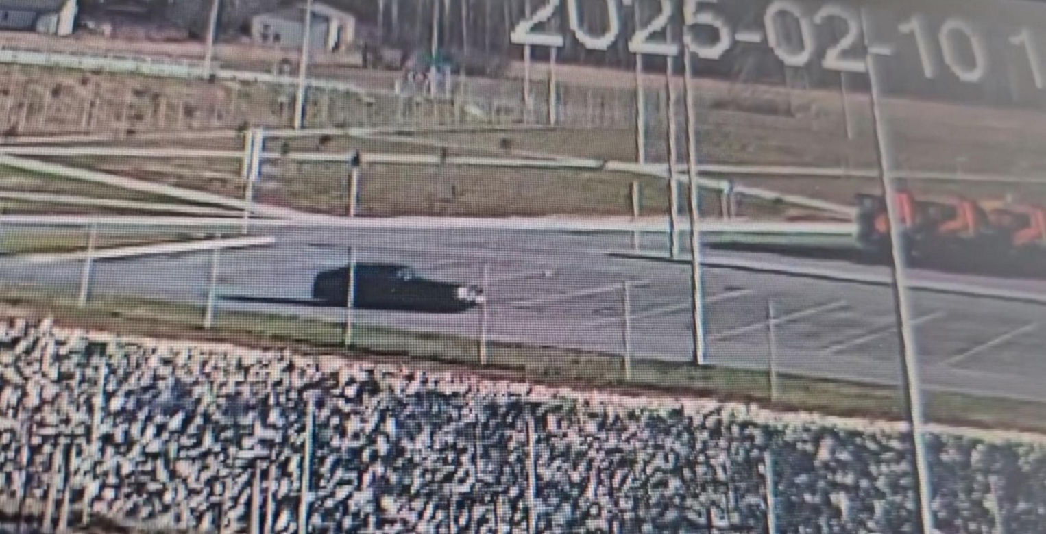 Szalony drift na parkingu w Piasecznie! Myślicie, że to wszystko? Kierowca nie miał prawa jazdy od roku!