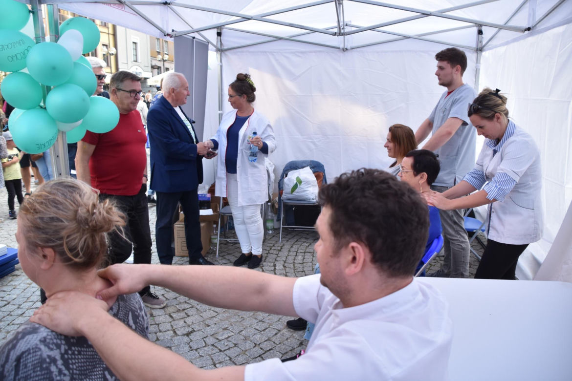 Tłumy na Starym Mieście w Olsztynie. Mieszkańcy świętowali 25-lecie samorządu Warmii i Mazur [ZDJĘCIA]