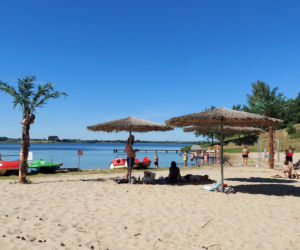 Słynie ze świeżej ryby i piaszczystego brzegu. Niewielki zalew niedaleko Zamościa zachwyca klimatem