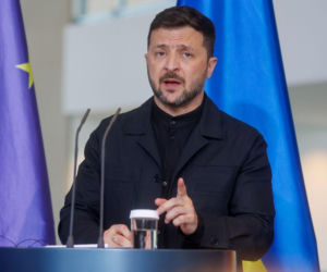 Chwile grozy podczas lotu Wołodymyra Zełenskiego. Dron tuż obok samolotu 