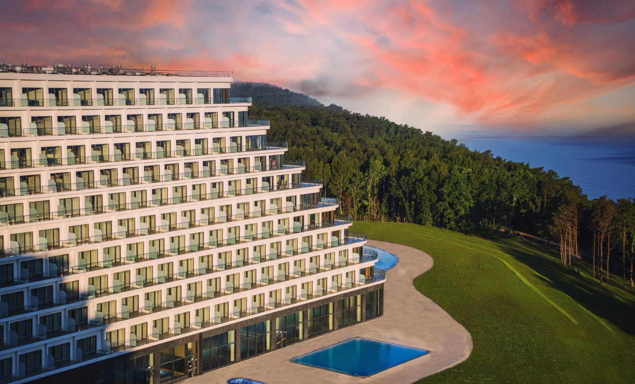 Hotel Gołębiewski nad Bałtykiem. Tak wygląda kolos przy plaży