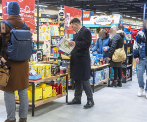 Sławomir Mentzen na zakupach w galerii