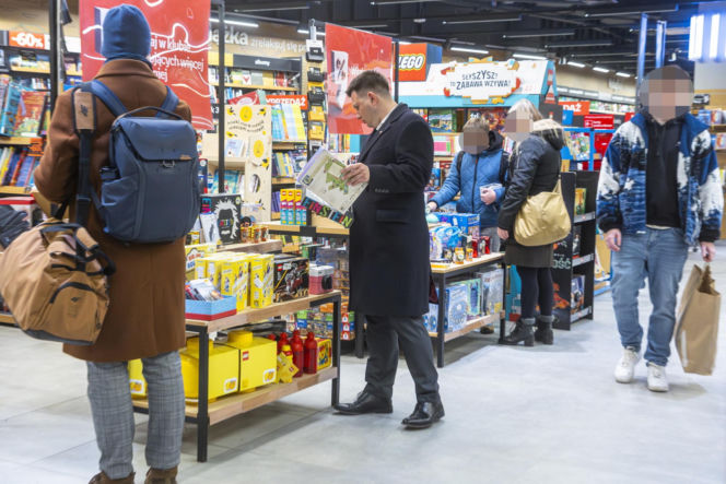 Sławomir Mentzen na zakupach w galerii