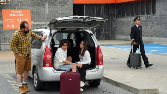 Barwy szczęścia, odc. 3296. Ewa (Gabriela Ziembicka), Borys (Jakub Wieczorek), Romeo (Jacek Tyszkiewicz)