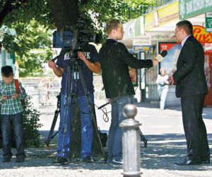 Uczy syna życia