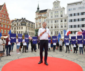 Trzaskowski zjada Hołownię!