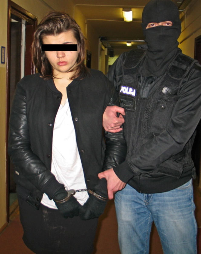 MORDOWALI RODZICÓW NA ZMIANE