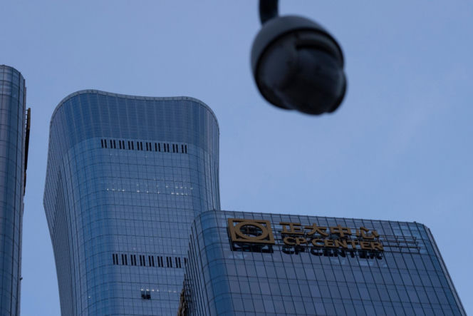 Mały samolot uderzył w piątek w 108-piętrowy wieżowiec CITIC Tower