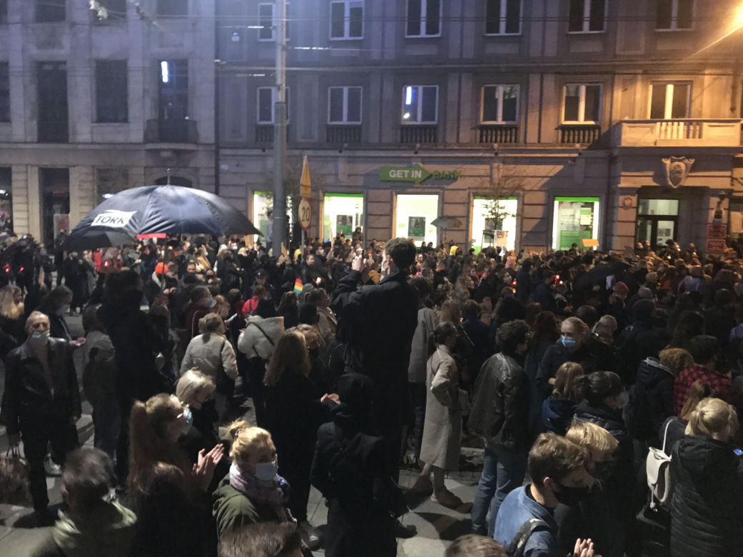 Protest kobiet w Katowicach. Tłumy strajkują przeciwko zakazowi aborcji