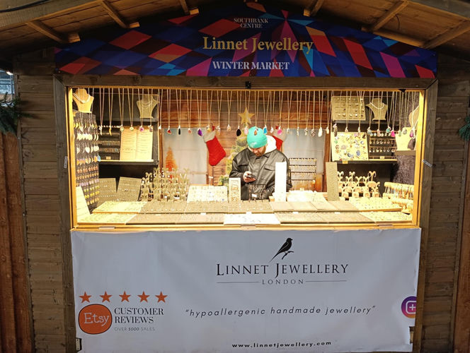 Jest rozmach! - tak polscy turyści oceniają świąteczny jarmark w Londynie. Kramy stoją też przy słynnym London Eye – z widokiem na Big Bena. Zobaczcie nasze zdjęcia!