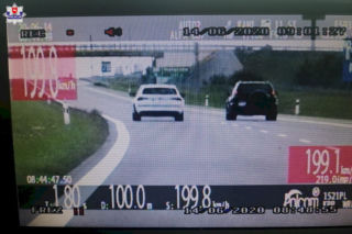 Chciał jak najszybciej odstawić teściową do domu. Gnał z prędkością 200 km/h!
