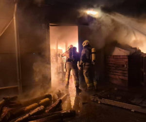 Kilkanaście godzin walki z wielkim pożarem w Rawiczu. Milionowe straty