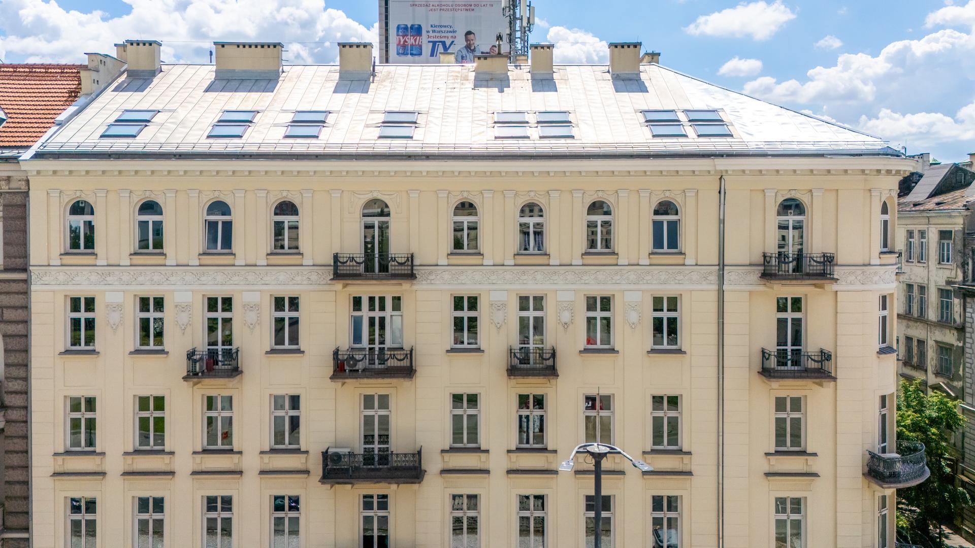 Południowa pierzeja Alej Jerozolimskich w centrum Warszawy