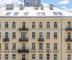 Południowa pierzeja Alej Jerozolimskich w centrum Warszawy
