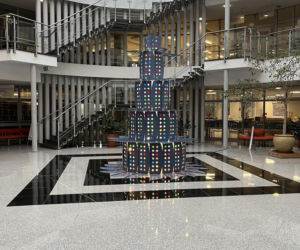 To jedyna taka choinka w Polsce. Stworzyli ją z nietypowych materiałów