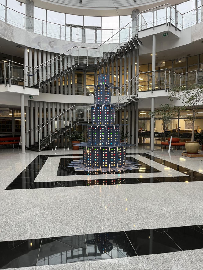 To jedyna taka choinka w Polsce. Stworzyli ją z nietypowych materiałów