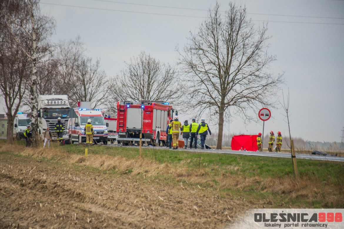 Straszny wypadek pod Wrocławiem. Młody kierowca nie żyje, 20-latka w stanie krytycznym