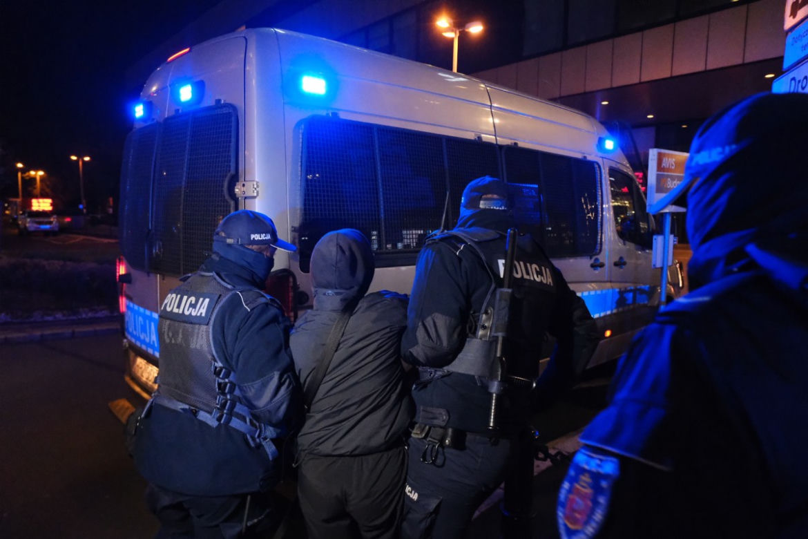 Policjanci zatrzymali uczestnika protestu kobiet