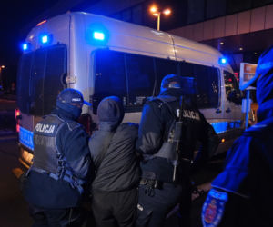Policjanci zatrzymali uczestnika protestu kobiet