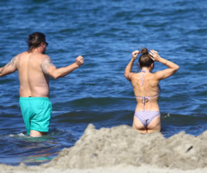 Edyta Herbuś na plaży