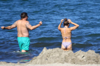 Edyta Herbuś na plaży