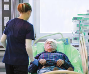 Nadchodzi „Sortownia”! Andrzej Chyra jako lekarz SOR-u w mrocznym serialu, jakiego jeszcze nie było