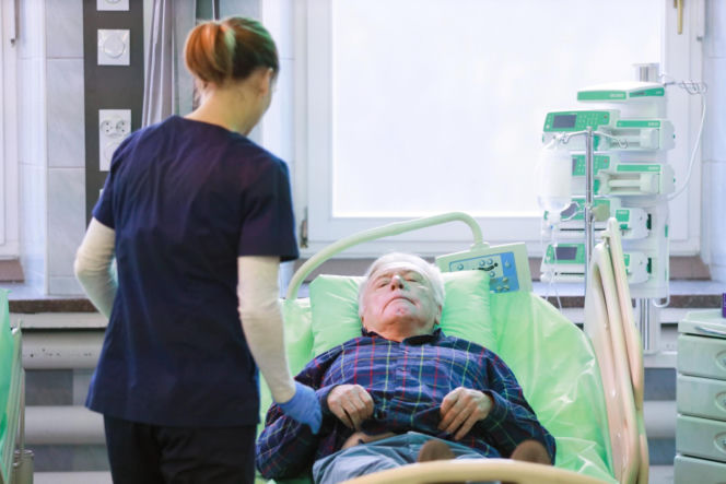 Nadchodzi „Sortownia”! Andrzej Chyra jako lekarz SOR-u w mrocznym serialu, jakiego jeszcze nie było