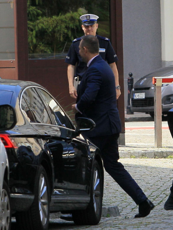 Karol Nawrocki "mebluje" swoją kancelarię  