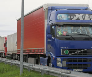 Bobrowniki. Transport z pomocą humanitarną czeka przed granicą [ZDJĘCIA]