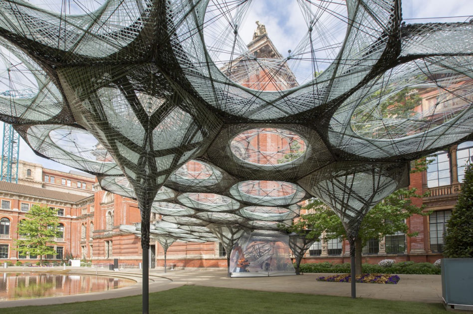 Tymczasowy pawilon w ogrodach Victoria & Albert Museum