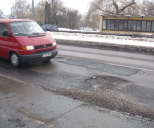 przez dziury tracimy