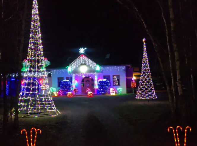 Magia Świąt w Świętokrzyskiem. Gdzie szukać najpiękniej oświetlonych domów? Rzepin i gmina Pawłów skradły show!