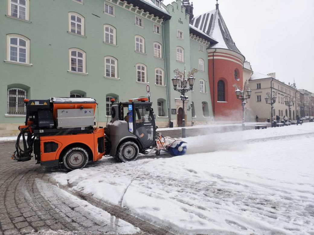 Potężny atak zimy w Krakowie! Śnieg nie odpuści, synoptycy nie mają dobrych informacji