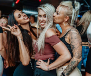 Pomarańcza Katowice bawi się na całego po lockdownie. Oto zdjęcia z imprezy Tomorrow Never Comes [ZDJĘCIA]