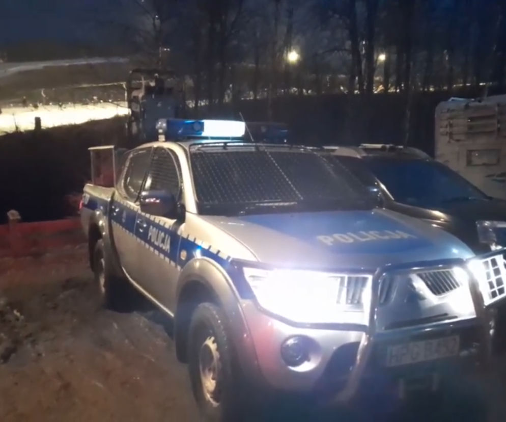 Policja rozgania ludzi ze stoku. Mamy stan epidemii. Prosimy o opuszczenie tego miejsca